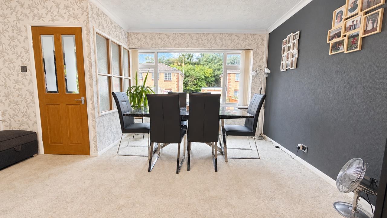 3 bed property in Stonehouse Drive, St. Leonards-On-Sea